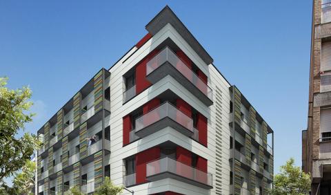 Rehabilitación total de edificio de viviendas en c/ Alegre de Dalt 66 (Barcelona)