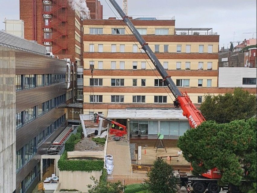 Comienza el montaje del nuevo puente del Hospital Sant Joan de Déu Barcelona