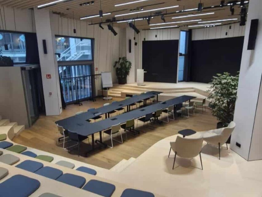 Villa Reyes finaliza la reforma integral del Auditorio de Almirall